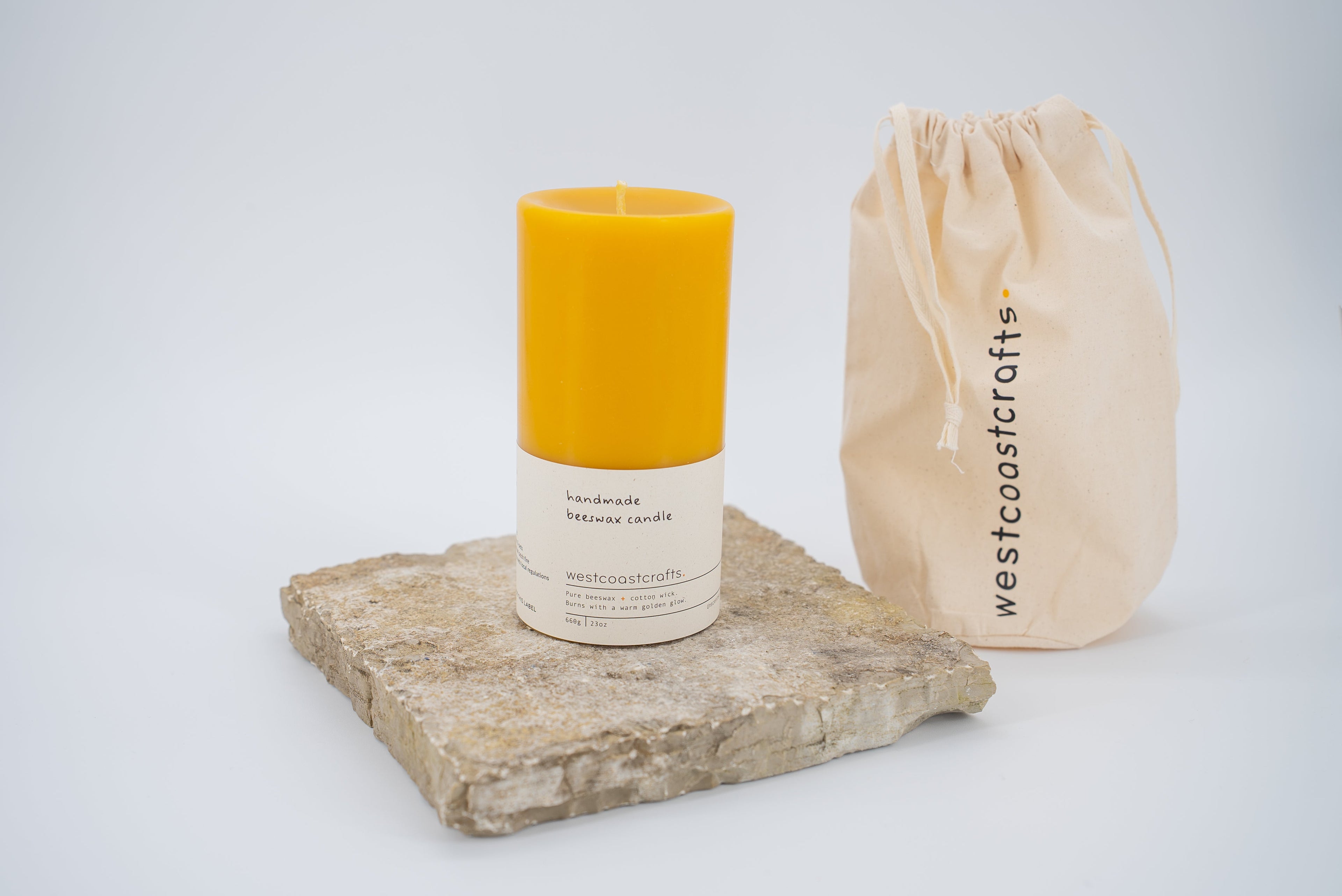 Large Round Beeswax Pillar Candle | Wholesale (max. order 10 pieces)