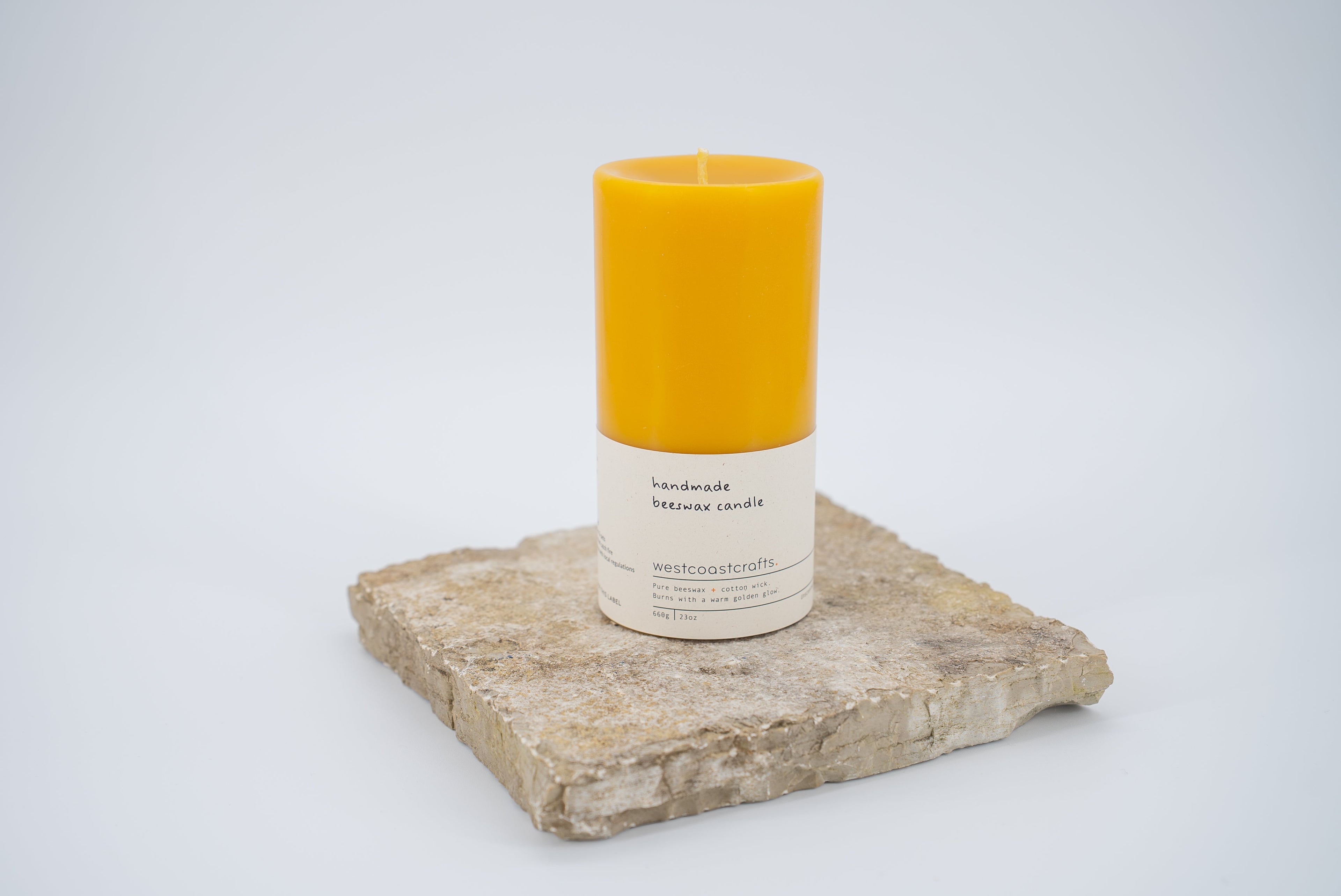 Large Round Beeswax Pillar Candle | Wholesale (max. order 10 pieces)